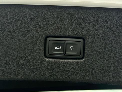 Used 2023 Audi Q8 Prestige image 12