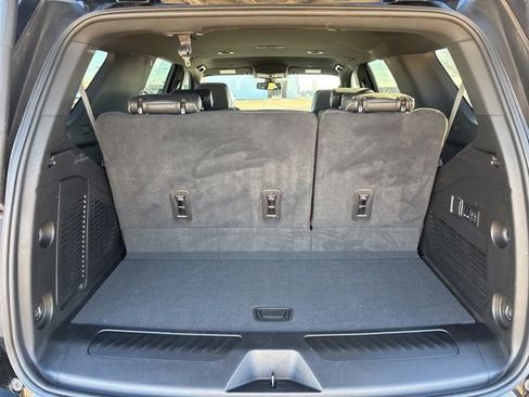 Used 2022 GMC Yukon SLT w/ SLT Luxury Package image 6