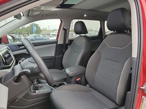 Used 2023 Volkswagen Taos SE image 11