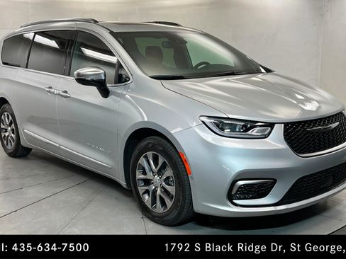 Used 2026 Chrysler Pacifica Pinnacle image 7