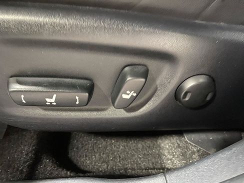 Used 2017 Toyota Prius V Four FWD image 18