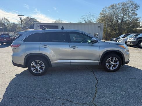 Used 2014 Toyota Highlander XLE image 8
