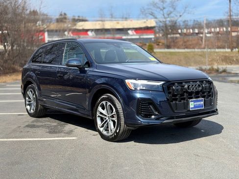 Certified 2025 Audi Q7 2.0T Premium Plus w/ Convenience Plus Package AWD/4WD image 9