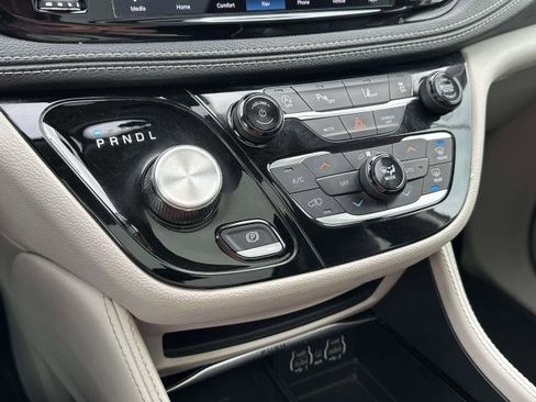 Used 2023 Chrysler Pacifica Limited image 21
