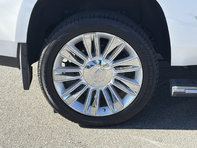 Used 2019 Cadillac Escalade Platinum RWD image 19