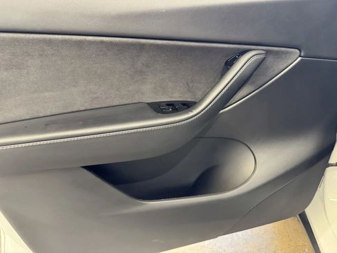 Used 2020 Tesla Model Y Long Range image 10