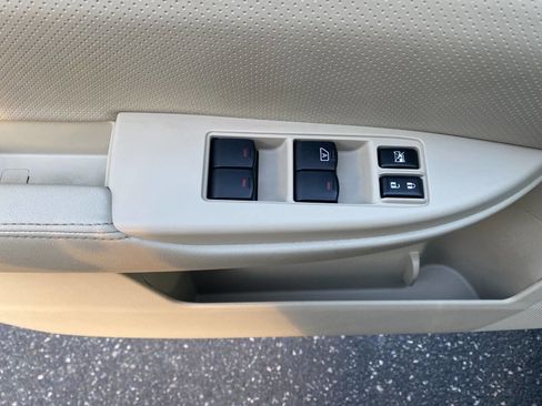 Used 2012 Subaru Outback 2.5i Limited w/ Moonroof Pkg image 12