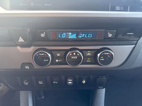Used 2016 Toyota Tacoma SR5 RWD image 10