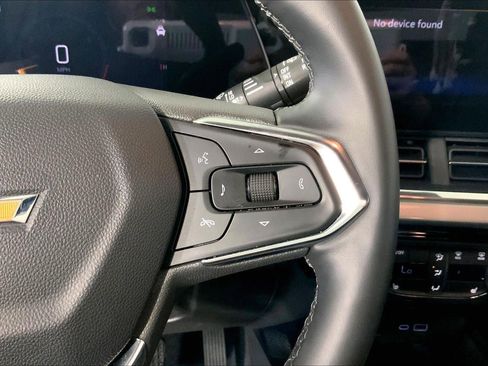 Used 2025 Chevrolet Trax LT w/ LT Convenience Package image 19