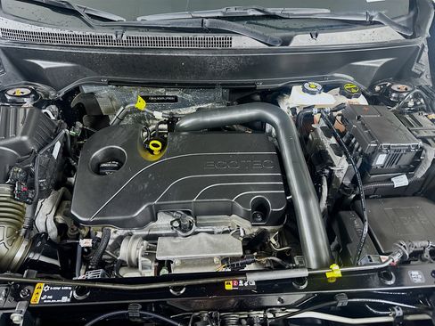 Used 2024 GMC Terrain SLE image 31