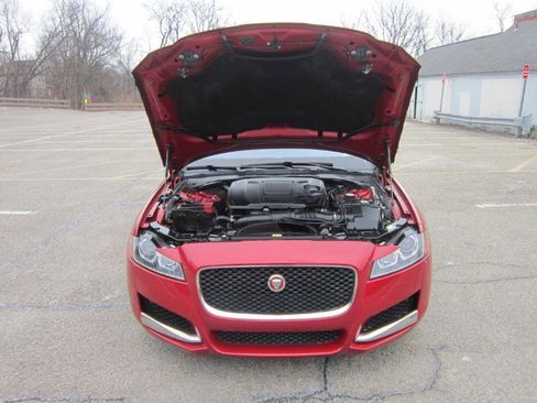 Used 2018 Jaguar XF Premium image 34