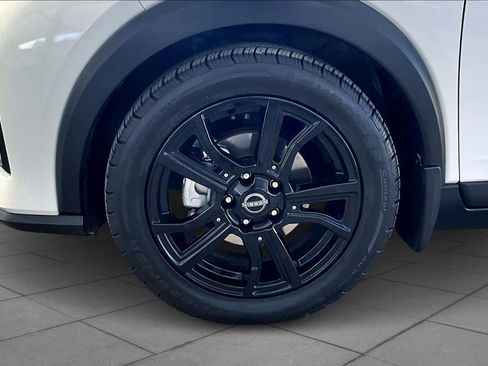 Used 2023 Nissan Kicks SR w/ Interior Electronics Package FWD image 10