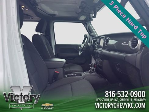 Used 2023 Jeep Gladiator Overland image 17