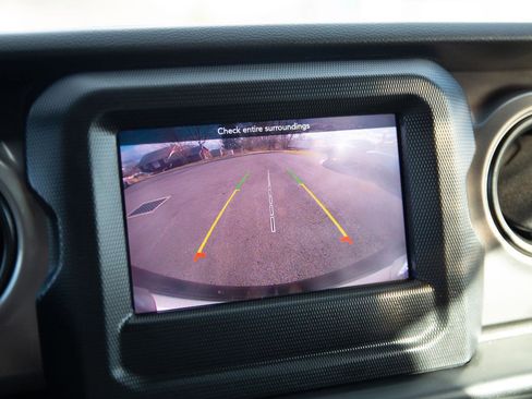 Used 2023 Jeep Wrangler Sport S image 17