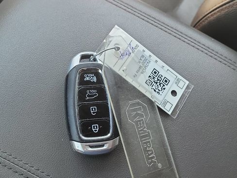 Used 2020 Hyundai Santa Fe Limited AWD/4WD image 29
