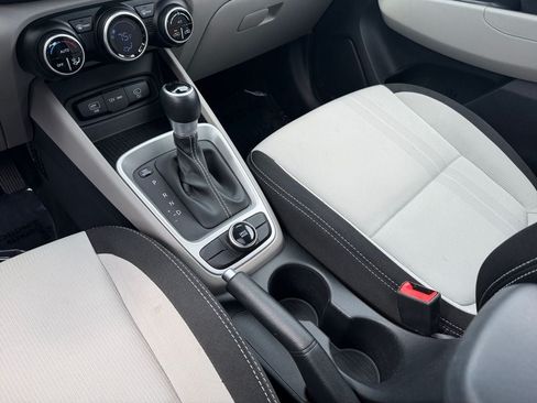 Used 2025 Hyundai Venue SEL FWD image 18