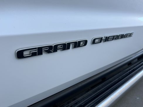 Used 2021 Jeep Grand Cherokee Limited AWD/4WD image 11