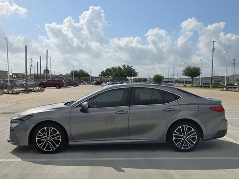 Used 2025 Toyota Camry XLE image 7