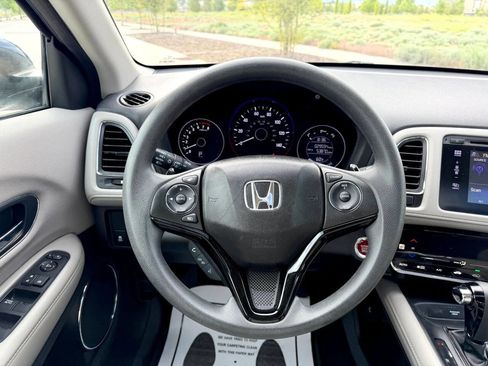 Used 2017 Honda HR-V EX image 14