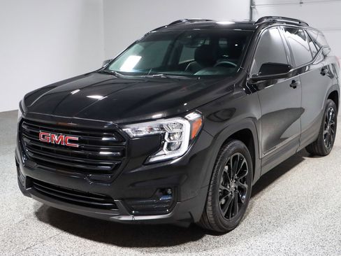 Used 2023 GMC Terrain SLT w/ Elevation Edition image 31