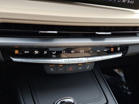 Used 2024 Cadillac XT4 Luxury w/ Cold Weather Package image 14