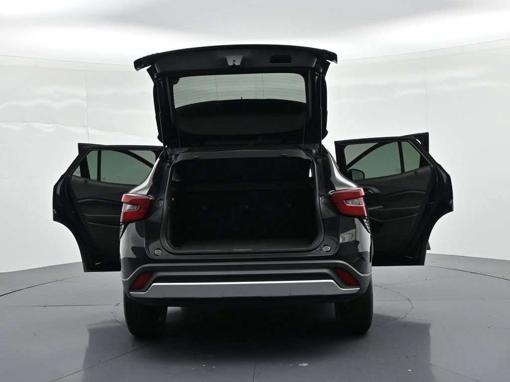 Used 2025 Chevrolet Trax LT FWD image 26