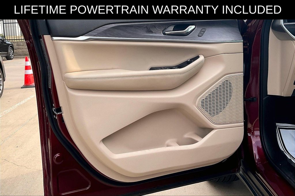 Used 2025 Jeep Grand Cherokee L Limited w/ Luxury Tech Group II RWD image 15