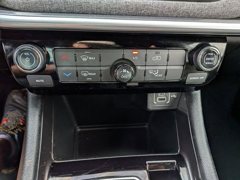Used 2024 Jeep Compass Latitude AWD/4WD image 17