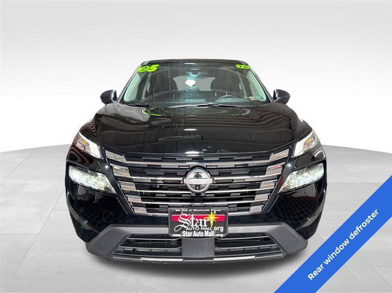 Used 2025 Nissan Rogue S AWD/4WD image 2