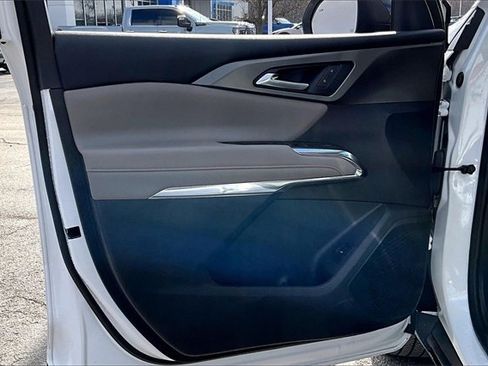 Used 2025 Chevrolet Traverse LT image 20