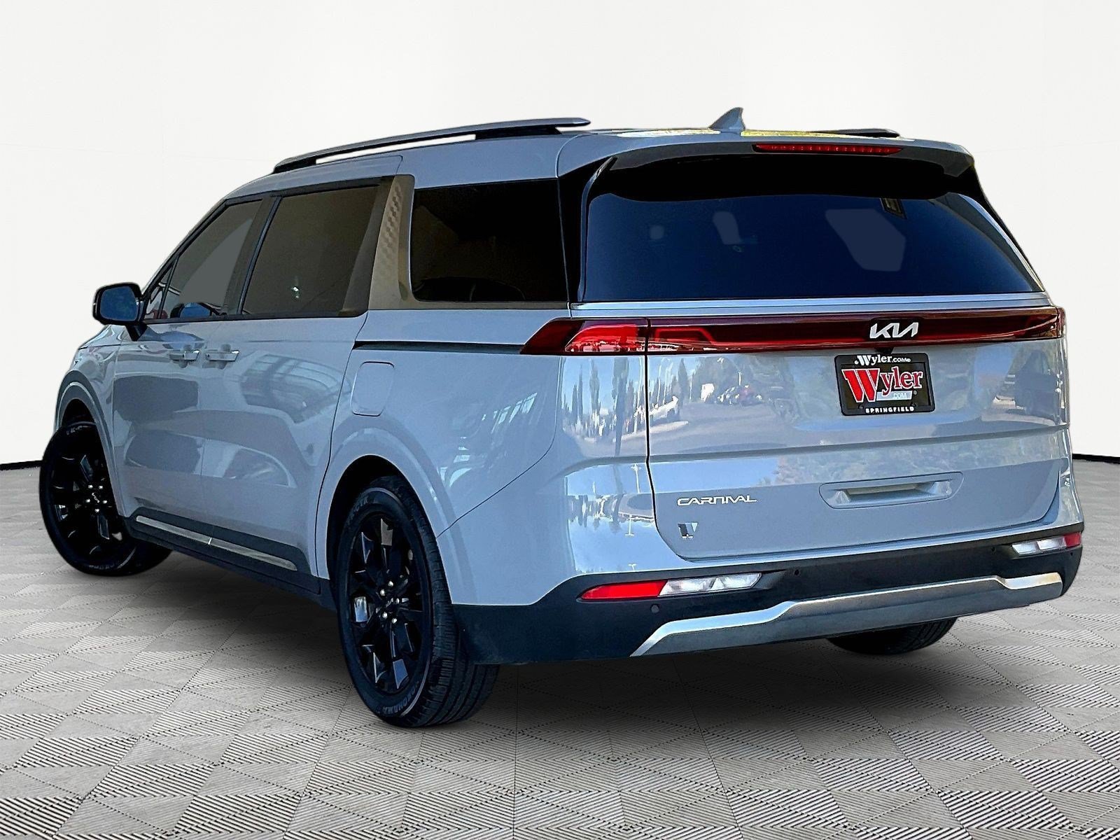 Used 2024 Kia Carnival SX Prestige FWD image 4