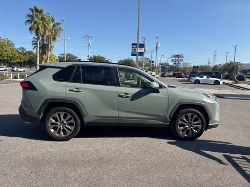 Used 2021 Toyota RAV4 XLE Premium image 7