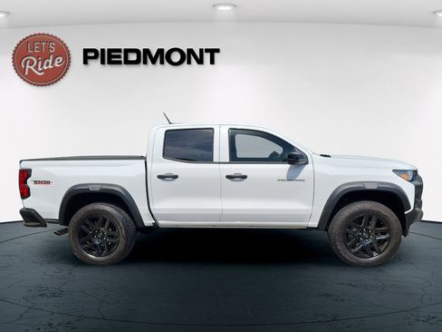 Used 2023 Chevrolet Colorado Trail Boss w/ Technology Package AWD/4WD image 4