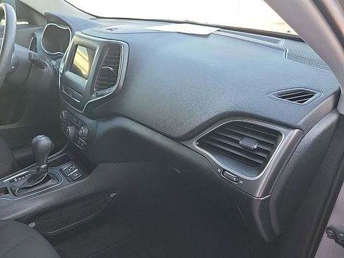 Used 2020 Jeep Cherokee Latitude image 40