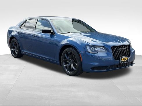 Used 2021 Chrysler 300 Touring w/ Sport Appearance Package RWD image 7