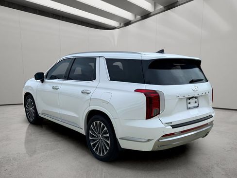 Used 2025 Hyundai Palisade Calligraphy FWD image 3