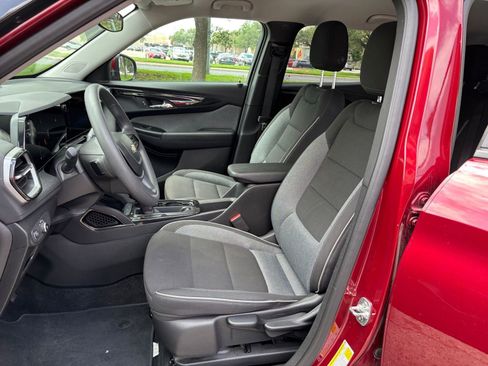 Used 2025 Chevrolet TrailBlazer LT FWD image 31