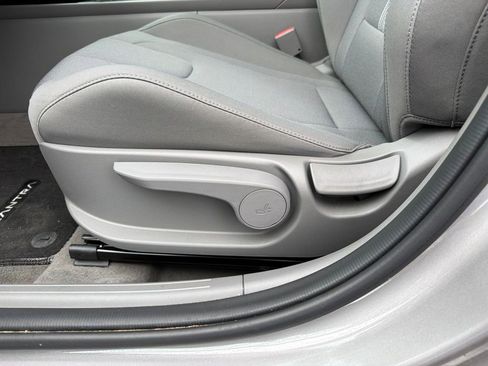 Certified 2023 Hyundai Elantra SE FWD image 14
