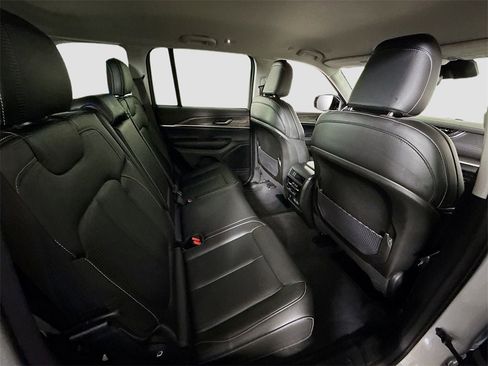 Used 2024 Jeep Grand Cherokee Limited image 20