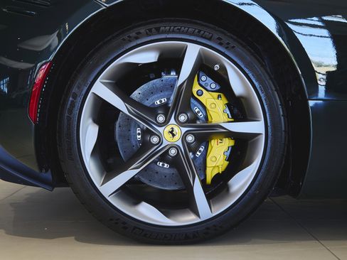 Used 2024 Ferrari SF90 Spider image 22