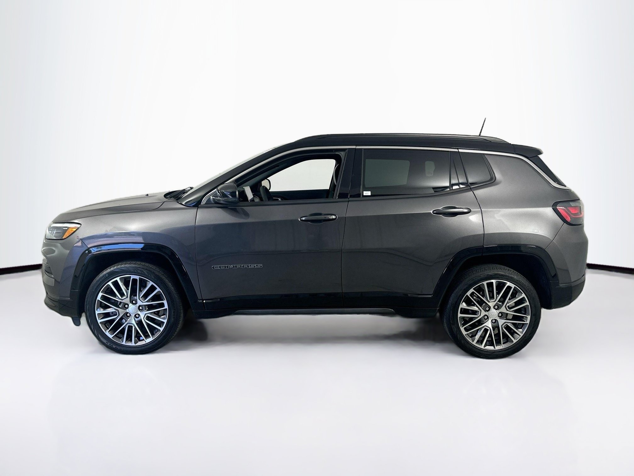 Used 2023 Jeep Compass Limited w/ Elite Group AWD/4WD image 8