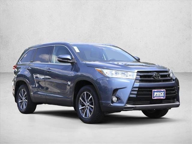 Used 2019 Toyota Highlander XLE AWD/4WD image 3