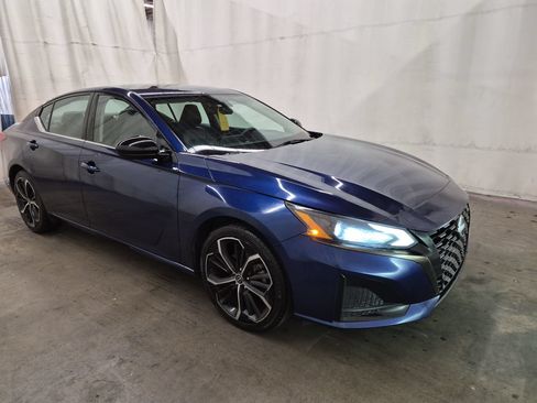 Used 2023 Nissan Altima 2.5 SR FWD image 6