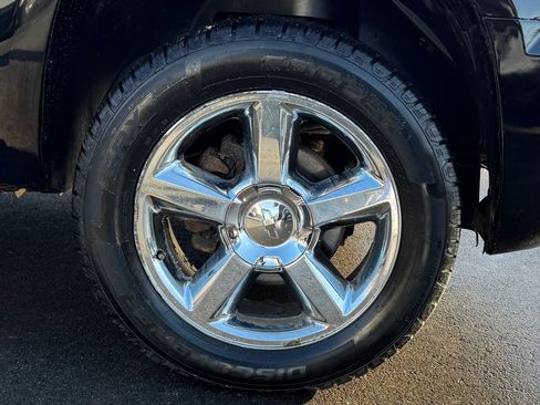 Used 2013 Chevrolet Avalanche LTZ image 10