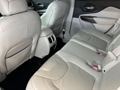 Used 2019 Jeep Cherokee Limited w/ Technology Group image 25