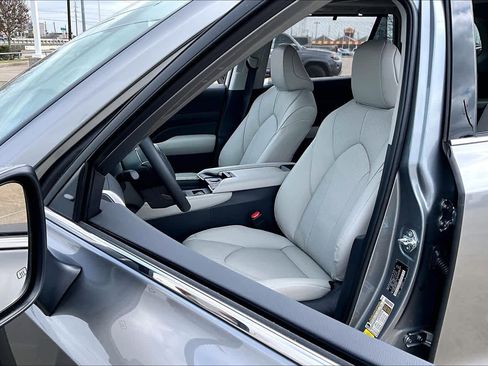 Used 2026 Toyota Grand Highlander Limited image 8