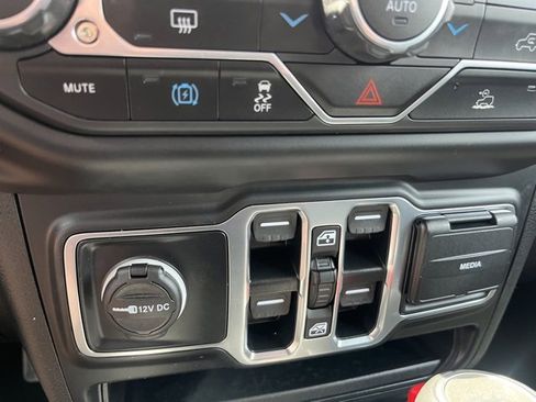 Used 2022 Jeep Wrangler Unlimited Sahara 4xe image 33