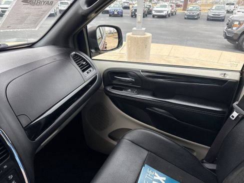 Used 2020 Dodge Grand Caravan SXT image 18