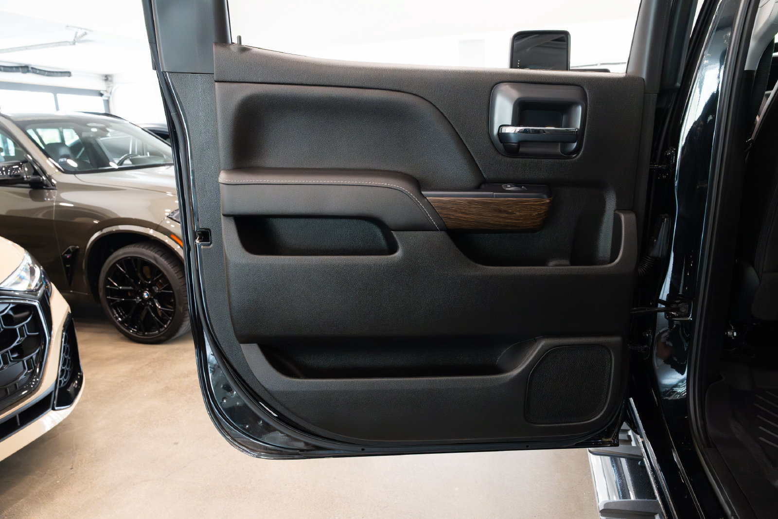 Used 2018 GMC Sierra 3500 Denali w/ Duramax Plus Package AWD/4WD image 19