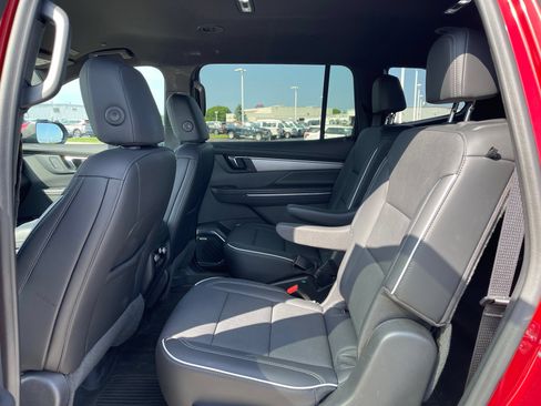 Used 2025 Buick Enclave Preferred w/ LPO, Floor Liner Package FWD image 15